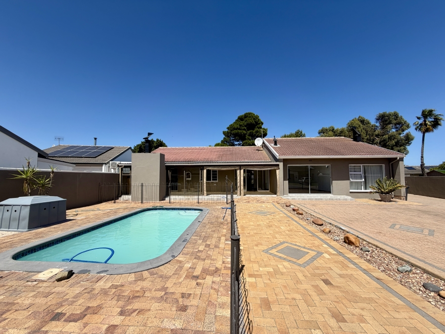 5 Bedroom Property for Sale in Duynefontein Western Cape